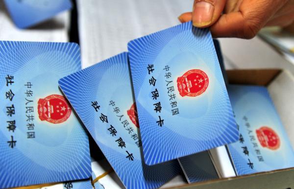 户口迁移后医保怎么办？退休后的养老保险如何领取