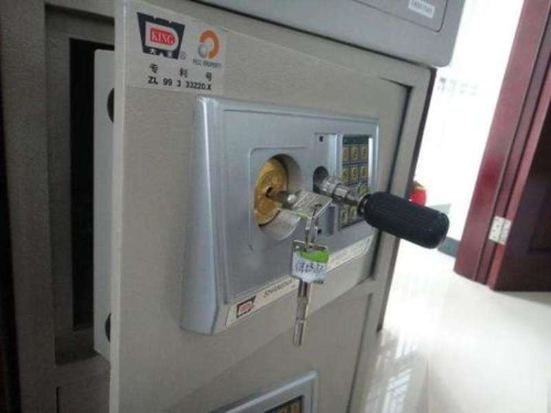 保险箱没电怎么开锁