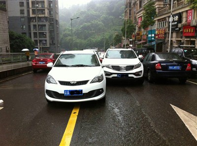 汽车擦挂怎么报保险？