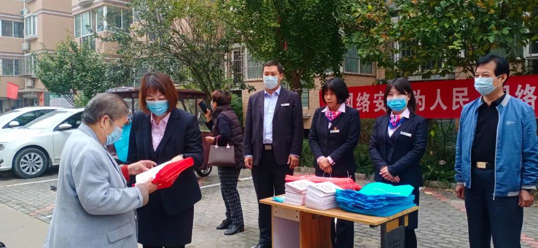 网上贷款怎么被骗，揭示网络贷款陷阱，提高防范意识